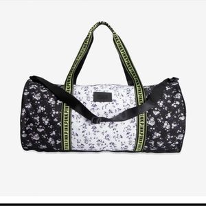 New VS duffle bag/weekender